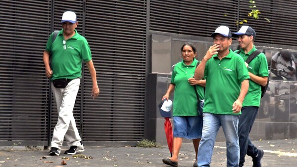 Cuidacoches en vilo por posible cese de Parxin: "Estábamos felices de tener un sueldo fijo"
