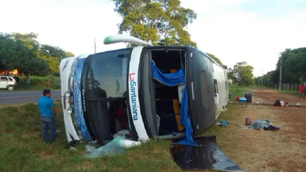 Vuelco de colectivo en Guayaybi deja varios heridos