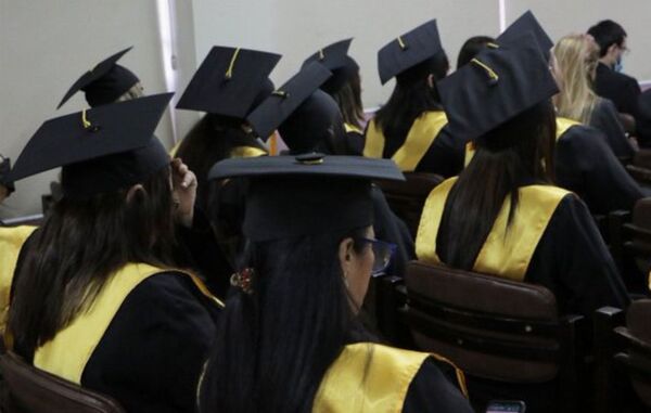Admiten 388 postulantes en segunda convocatoria a becas de especialización y maestría - Informatepy.com