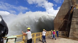 Brasil estaría intentando bajar la tarifa de Itaipú en 11,6%, según revela medio