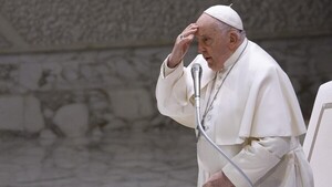 Papa tilda de "hipocresía" criticar la posibilidad de bendecir a parejas homosexuales