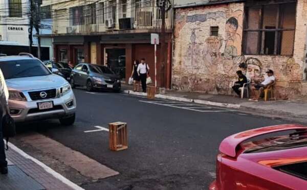 Cuidacoches celebran continuidad de suspensión del estacionamiento tarifado - Nacionales - ABC Color