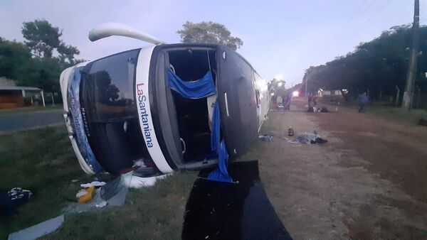 «Accidente en Ruta PY08: Colectivo vuelca con pasajeros concepcioneros»