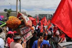 Congreso de Ecuador rechaza elevar el IVA para financiar guerra contra narcos - Mundo - ABC Color