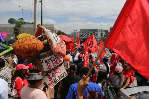 Congreso de Ecuador rechaza elevar el IVA para financiar guerra contra narcos - Mundo - ABC Color