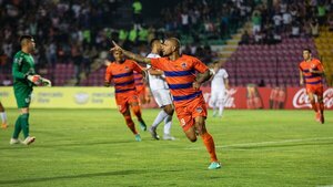 Puerto Cabello vence en casa a Defensor Sporting