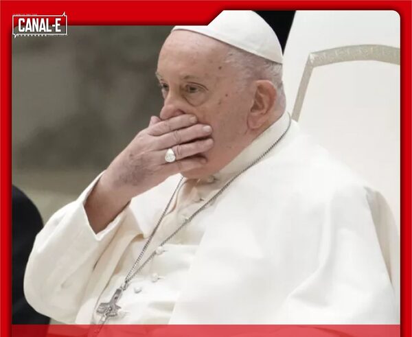 EL PAPA TRATA DE HIPÓCRITAS A LOS QUE SE ENOJAN POR LA BENDICIÓN A PAREJAS HOMOSEXUALES