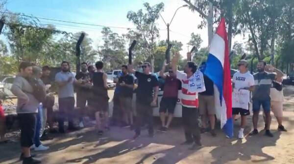 "Ni un muerto más": conductores de Bolt se manifiestan y piden mayor seguridad para laburar