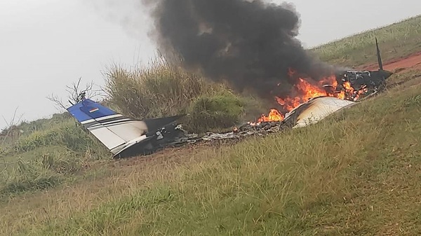 AVIONETA ATERRIZA EN ESTANCIA, LUEGO SE INCENDIA: EL SEGUNDO CASO EN 15 DÍAS - La Voz del Norte