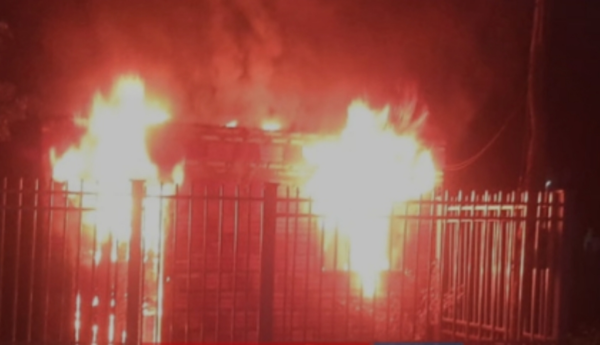 Joven se enojó con su mamá y quemó su vivienda - Noticiero Paraguay