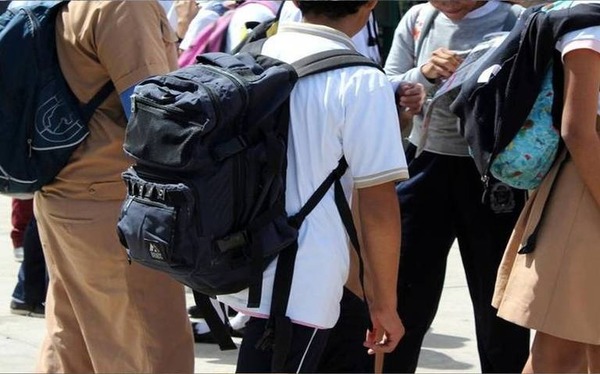 Mochilas: recomendaciones para evitar lesiones tempranas en la columna - Portal Digital Cáritas Universidad Católica