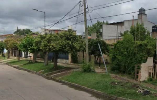 ¡Espantoso! Acribilló al ex de su pareja, frente al chiquito de 11 años: aseguran que fue para defender a la mamá