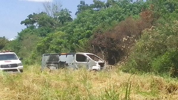 Presumen que furgoneta hallada incinerada se haya utilizado en mega asalto a cambistas - Unicanal