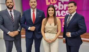 Amparo debutó hoy como presentadora de noticias en el SNT