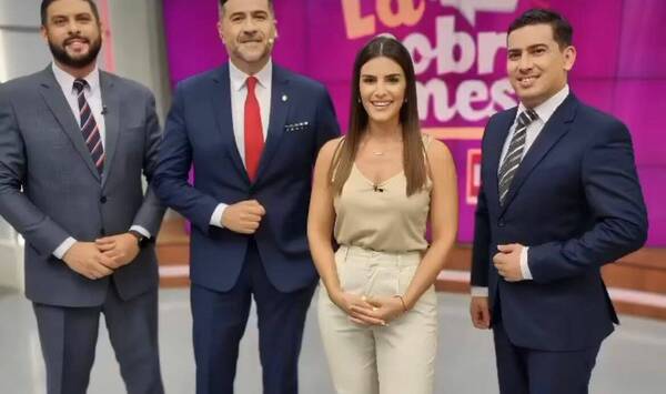 Amparo debutó hoy como presentadora de noticias en el SNT