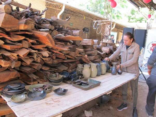 Artesanos de Areguá lideran proyecto de mejora de hornos para alfarería - Nacionales - ABC Color