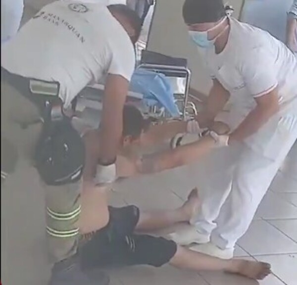 (VIDEO) Choferes sufrieron desmayos tras explosión en fábrica