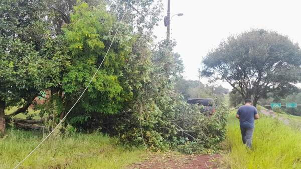 Fugaz pero violenta tormenta causó daños en el nordeste de Itapúa