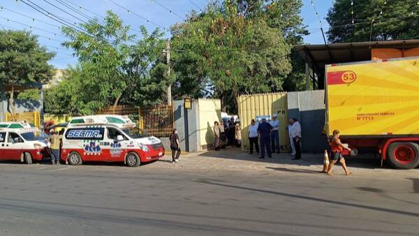Explotó tubo de amoníaco en una fábrica de embutidos, hay varios intoxicados
