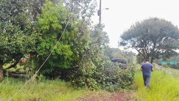 Fugaz pero violenta tormenta causó daños en el nordeste de Itapúa