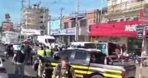 La Nación / Motociclista cayó bajo un ómnibus