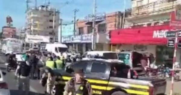 La Nación / Motociclista cayó bajo un ómnibus
