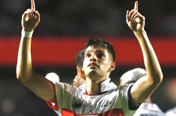 Versus / ¡Damián Bobadilla deleita con un golazo en Sâo Paulo!