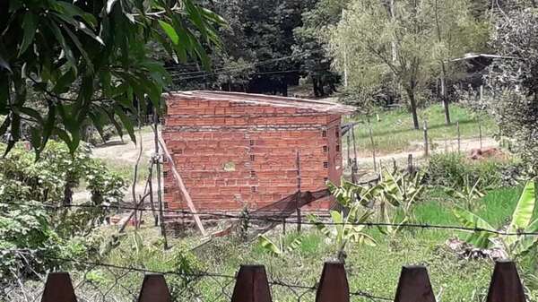 Denuncian construcción de vivienda en un camino vecinal en Acahay - Nacionales - ABC Color