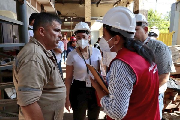Ministerio de Trabajo verifica condiciones laborales tras accidente en fábrica de embutidos - La Clave