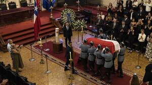 Chilenos despiden a Piñera; murió por asfixia por sumersión tras caer al lago