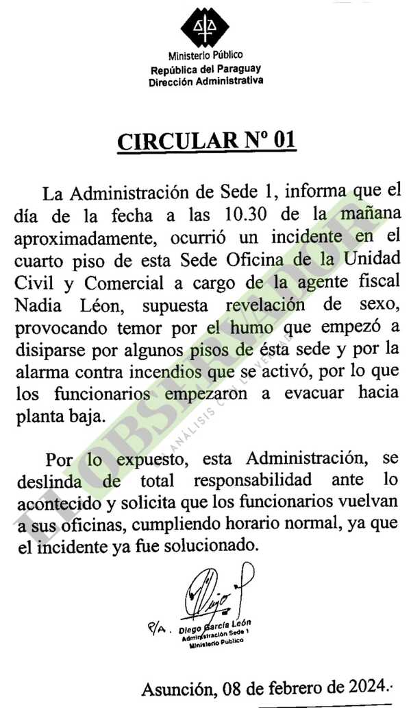 “Revelación de sexo” en horario laboral causa susto por dispersión de humo en sede fiscal