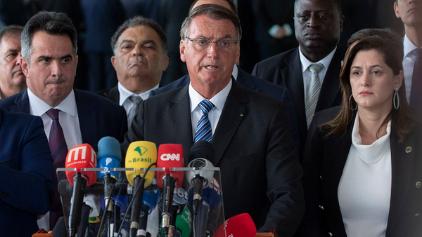 Operativo policial contra Bolsonaro y ex ministros: le ordenaron entregar su pasaporte
