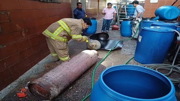 Extrabajador de Ochsi denunció que sufrían maltratos y que iban al baño en letrinas | 1000 Noticias