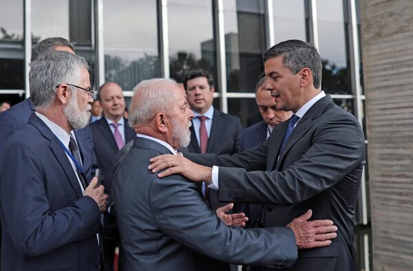 Peña assures that negotiations on the Itaipu tariff continue and "there is absolutely nothing to speculate about" - .::Agencia IP::.