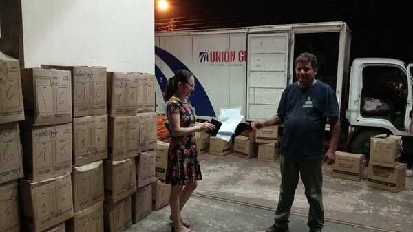 Entrega de kits escolares a instituciones educativas en Cambyretá