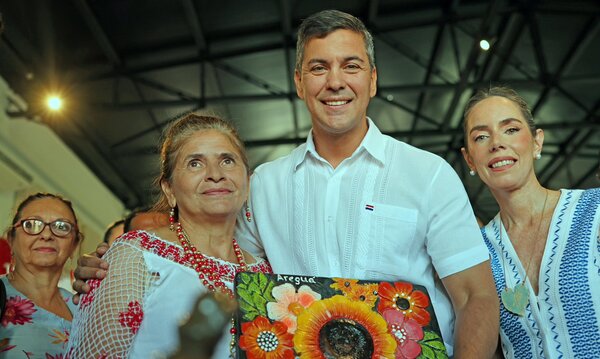 Ejecutivo acompaña proyecto para mejorar calidad de vida de las familias artesanas - .::Agencia IP::.