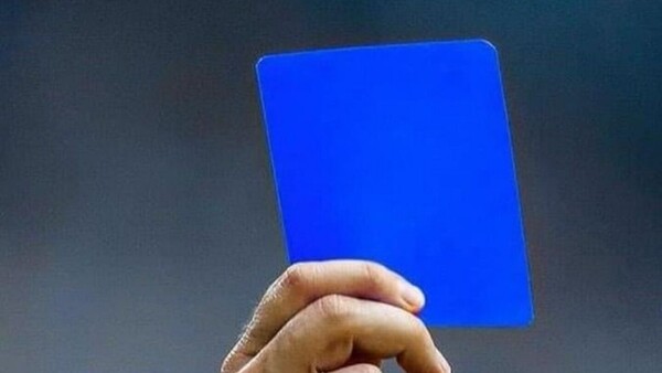 La tarjeta azul, la última novedad en el fútbol profesional