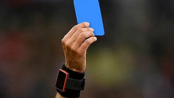 Versus / Un cambio impactante: Se vienen las tarjetas azules en el fútbol