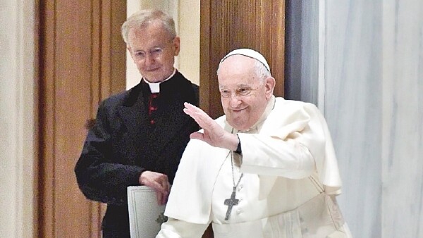 Para el Papa es hipocresía crítica a bendición de gais