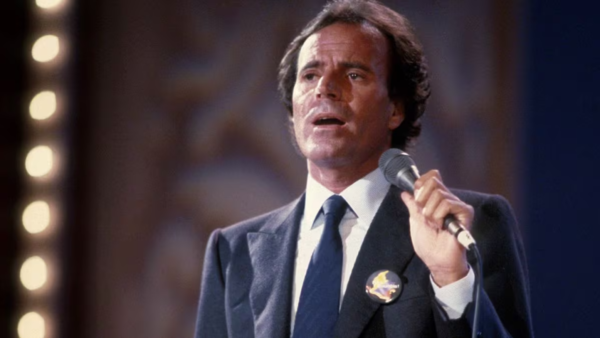 Julio Iglesias colaborará con Netflix para producir una serie sobre su vida