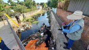 Asunción busca que el arroyo Morotĩ haga honor a su nombre, sacando 30 mil kilos de basura - Nacionales - ABC Color