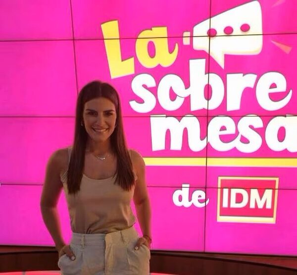 Amparo Velázquez “se puso la 9” y está feliz de la vida