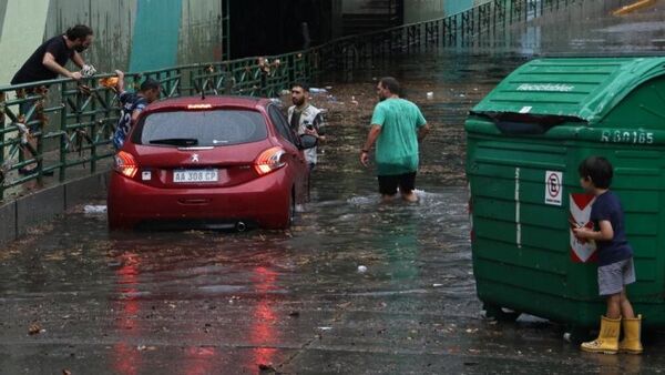 Fuertes lluvias provocan inundaciones, apagones y retrasos de vuelos en Buenos Aires