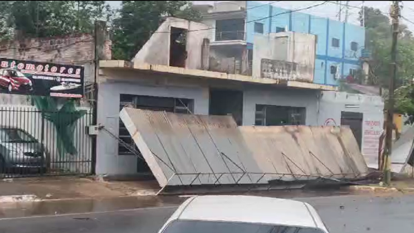 Tormenta causa daños y deja a oscuras el este del país