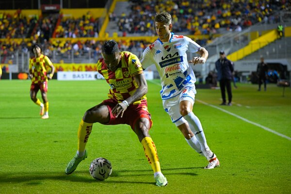 Versus / Nacional no la pasa bien y cae por la mínima en Ecuador