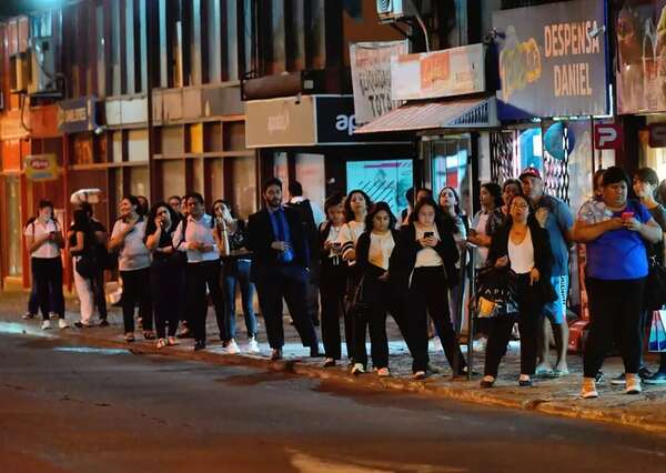 Hoy protestan pasajeros y choferes contra sistema de transporte público - Economía - ABC Color