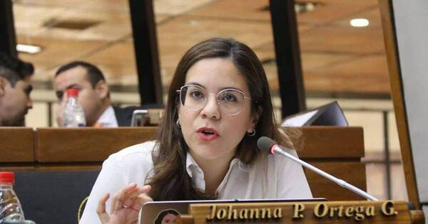 La Nación / Nueva diputada con viejo vicio: firmó por la enmienda, hoy la “teme”