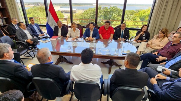 Oposición alerta que plan oficialista abrirá la puerta del infierno