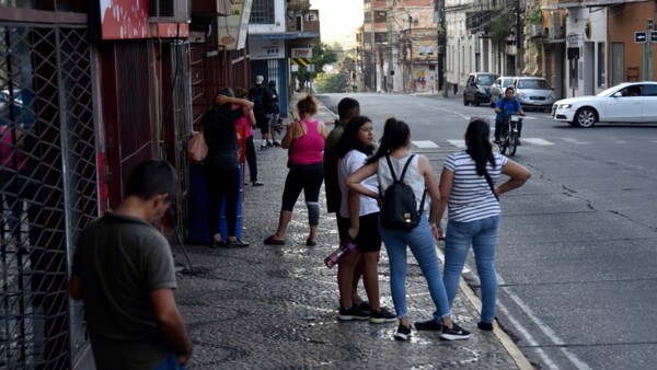 Choferes se suman a estudiantes en protesta contra el transporte público