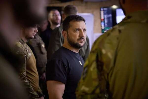 Oposición ucraniana critica a Zelenski por relevar al jefe del Ejército - Mundo - ABC Color